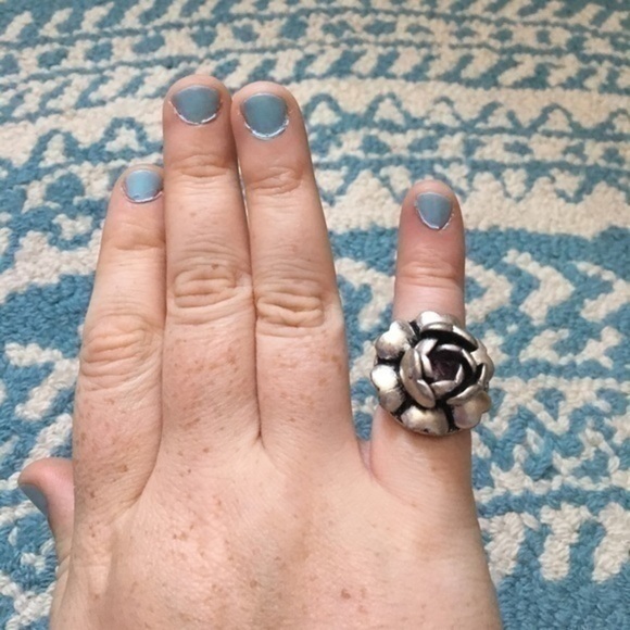 Flower ring - Picture 2 of 4